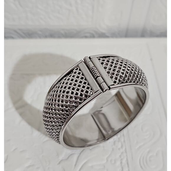 Vintage Sarah Coventry Silver Tone Bangle Clamper Bracelet 3D Metal Mesh - Picture 7 of 8